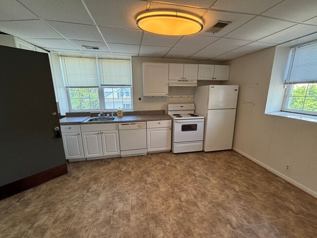 Building Photo - Gorgeous 1 Bedroom 1 Bathroom Condo locate...