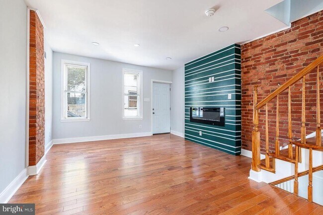 Building Photo - 3033 Coral St