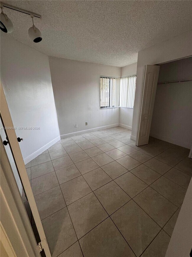 Building Photo - 9741 SW 138th Ave