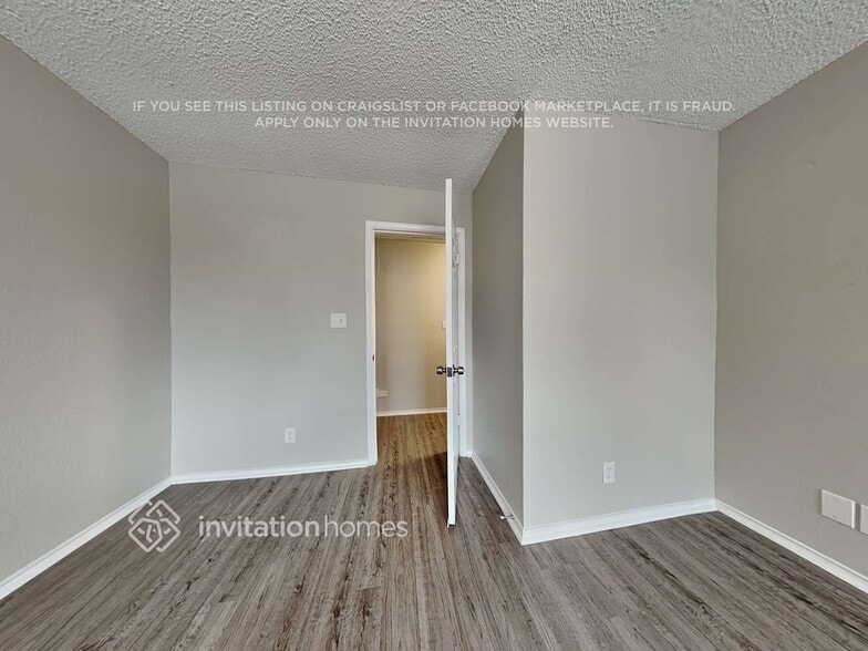 Building Photo - 1001 Apache Oaks Dr