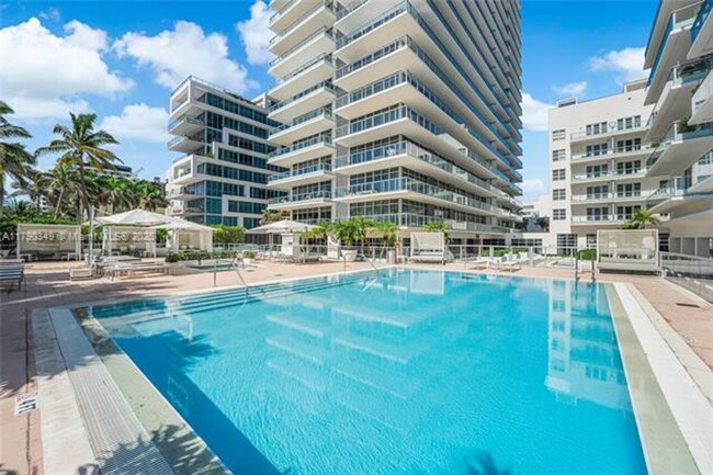 Building Photo - 3737 Collins Ave