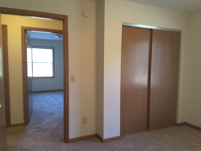 Building Photo - 212 Stonewall Ct