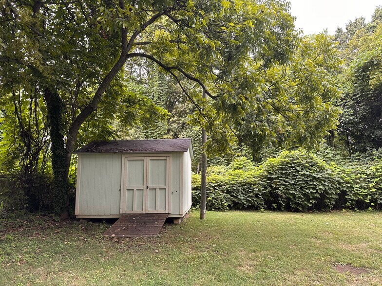 Building Photo - 333 E Catawba Ave