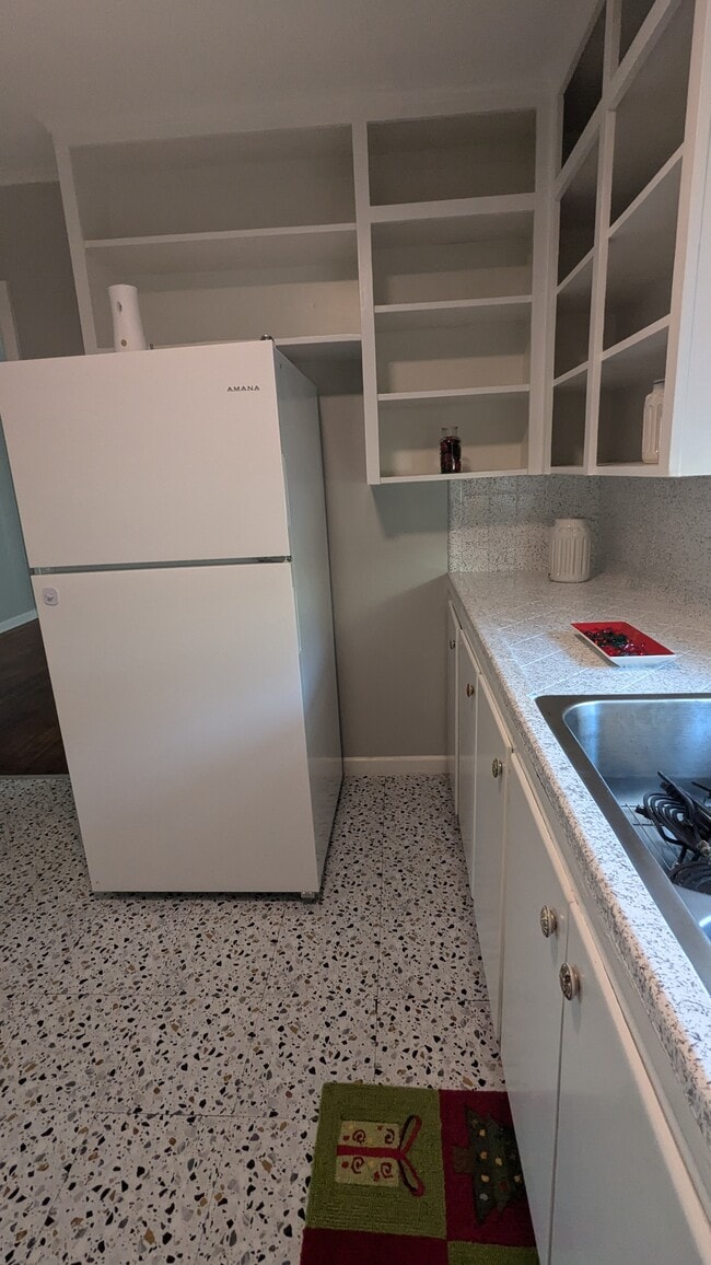 Building Photo - 2417 S Kennedy Ave