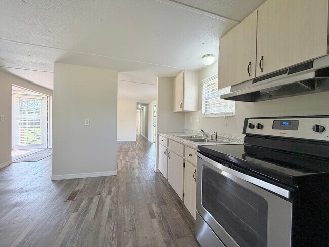 Building Photo - Move-In Ready 2-Bedroom 2 Bath home on One Acre!