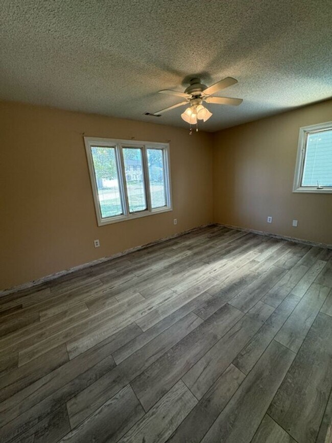 Building Photo - 4919 Montcalm Ct