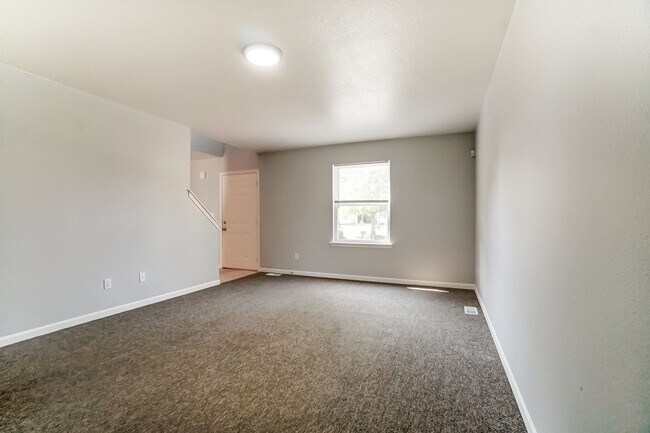 Building Photo - 3704 Willow Run Dr