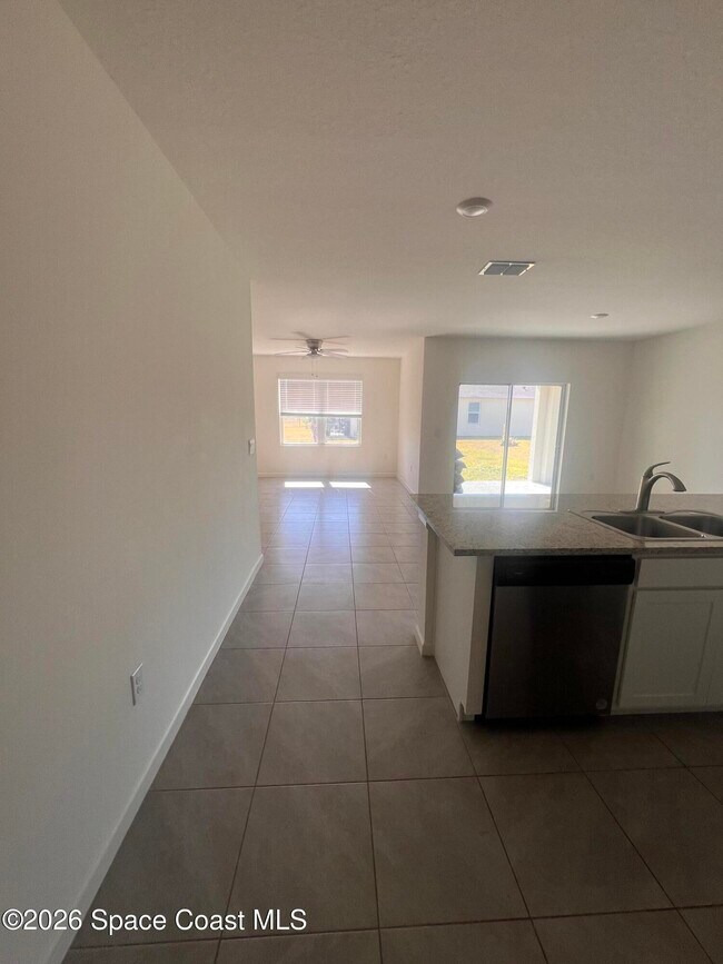 Building Photo - 3636 Aberdeen Dr SE