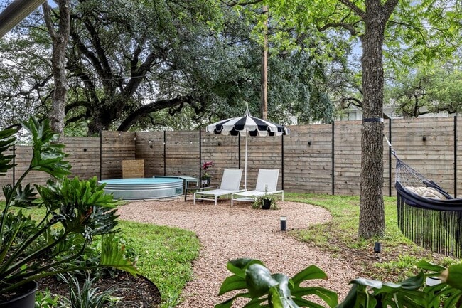 Building Photo - 6903 Whispering Oaks Dr