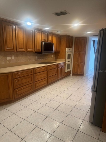 Building Photo - 8320 Sanden Dr