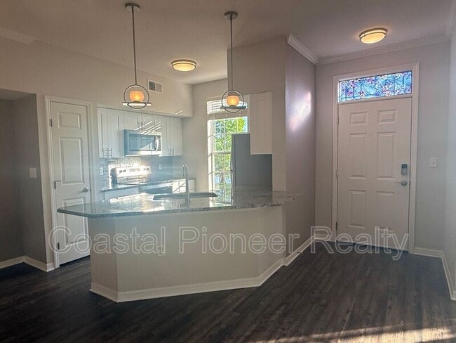 Building Photo - 9068 Lake Chase Island Way