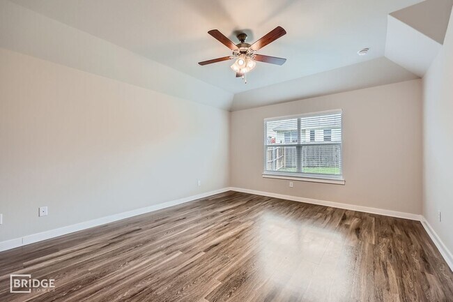Building Photo - 6129 Fall Creek Ln