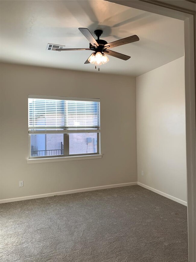 Building Photo - 3305 Enclave Pl