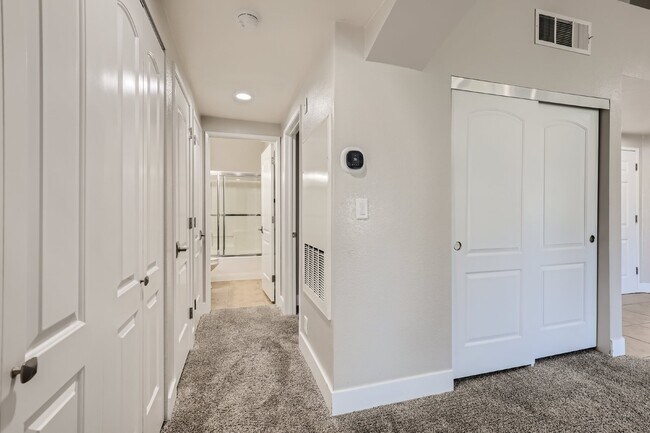 Building Photo - Discover this spacious and well-appointed 2-bedroom + office/den, 2-bath condo located in the hig...