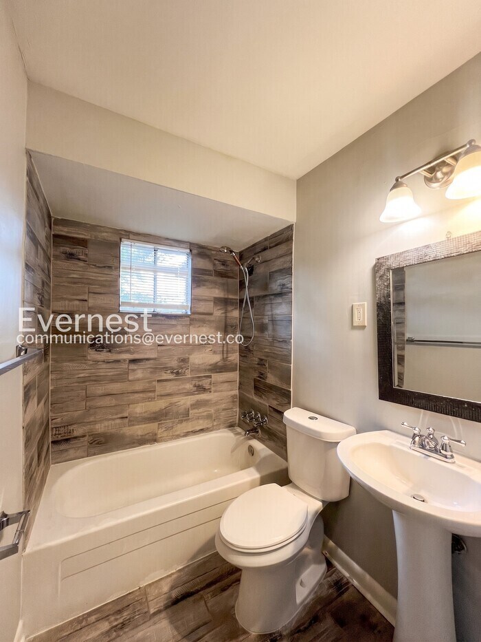 Building Photo - 856 White Clover Ln