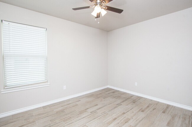 Building Photo - 344 Arnold Dr
