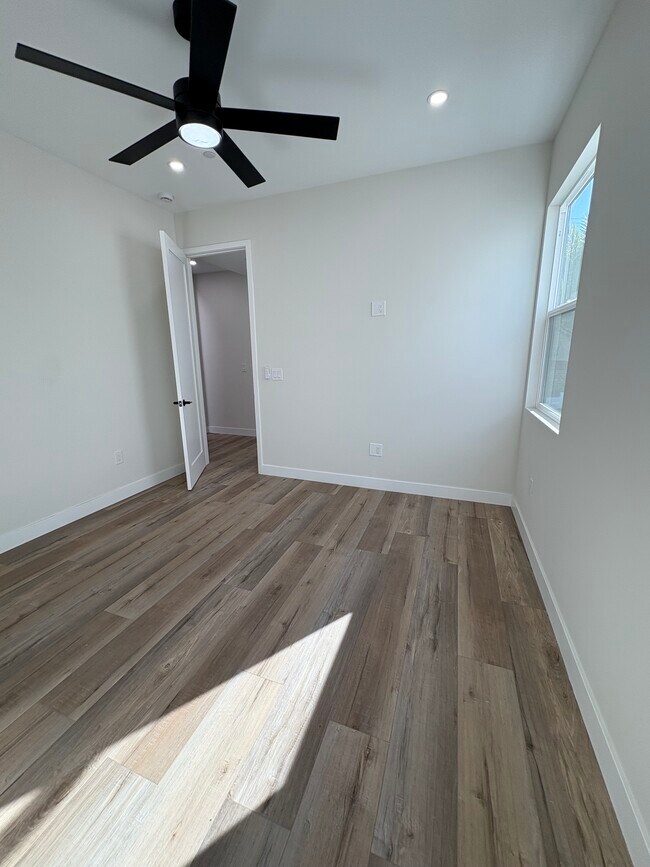 Building Photo - 258 Donax Ave