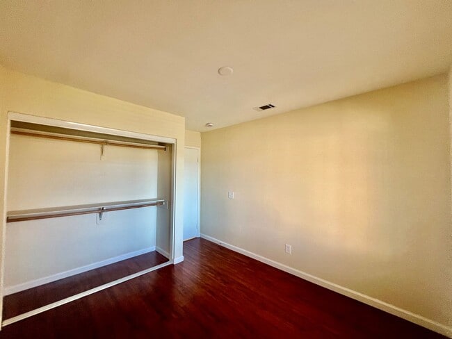 Building Photo - AVAILBLE NOW!! LOVELY 3-bedroom 2 bath Home in Indio!