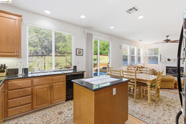 Building Photo - 257 Golf Links St