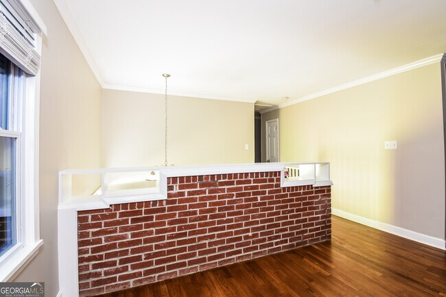 Building Photo - 598 Oakside Dr SW