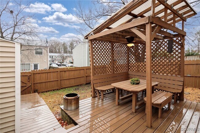 Building Photo - 7954 Clovertree Ct