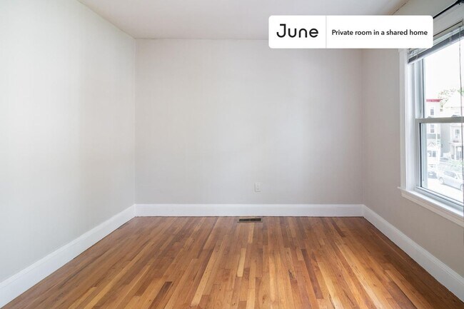 Building Photo - Room in Shared 4 bed/1 bath home