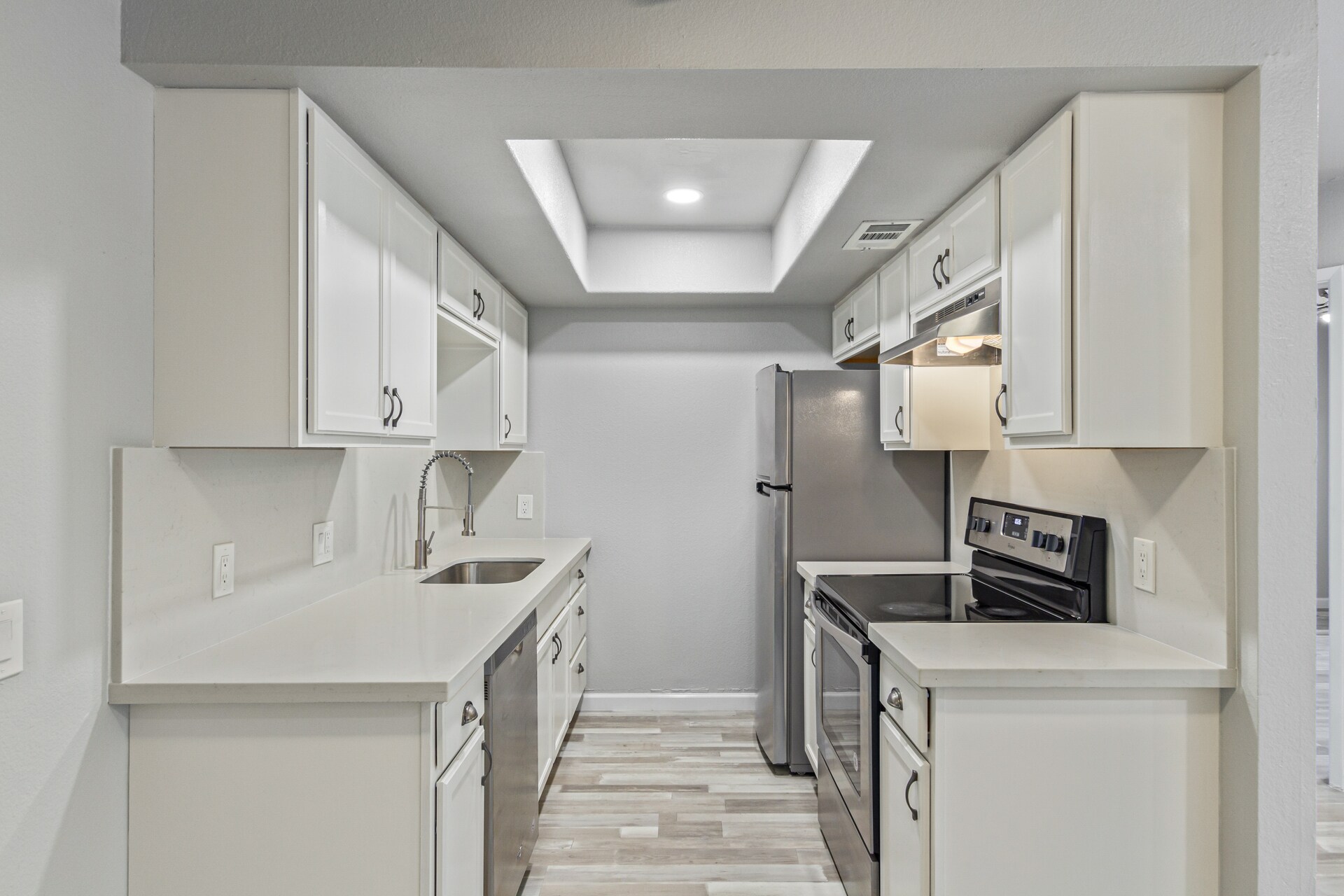Kitchen - 2937 E Beck Ln