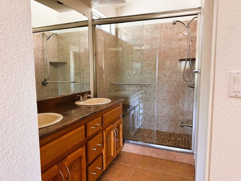 Building Photo - 3025 Badger Dr