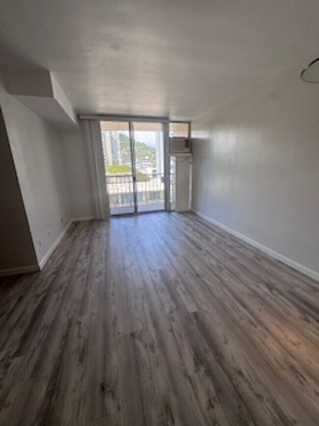 Building Photo - 1603