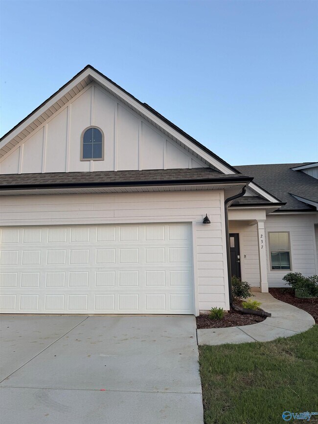 Primary Photo - 237 Paca Ln
