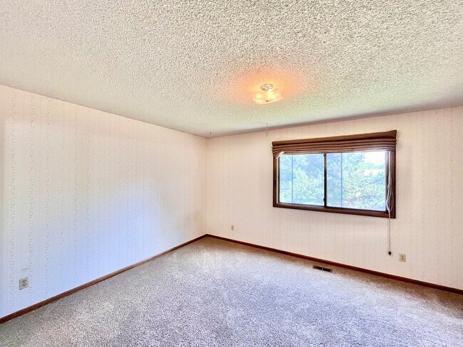 Building Photo - Spacious 4 bed/ 3 bath Two Story Home with Finished Basement - Lawn and Garden Care Included, New...
