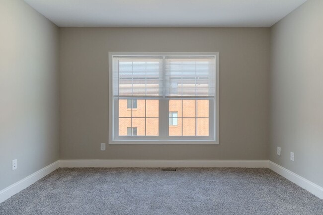 Building Photo - 91 E Main St