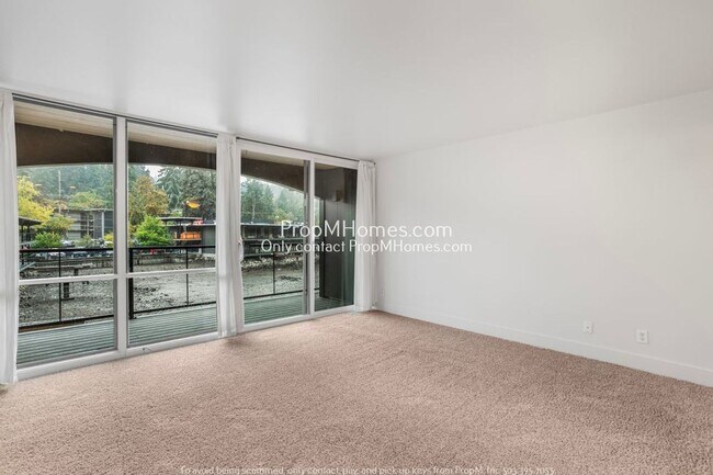 Building Photo - One Bedroom Condo on the Water in Lake Osw...