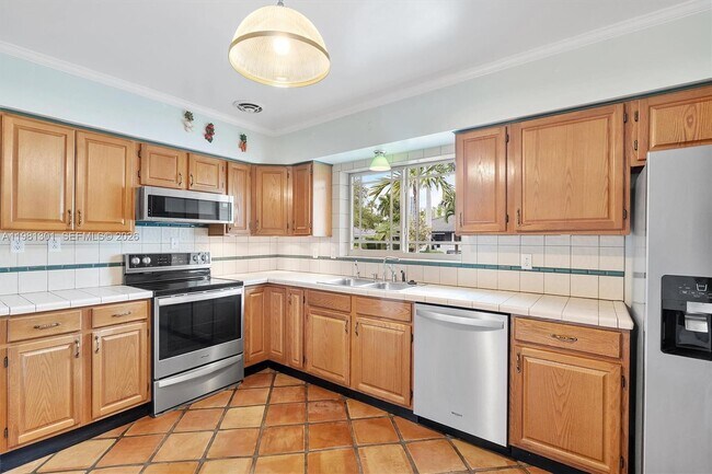 Building Photo - 300 187th St