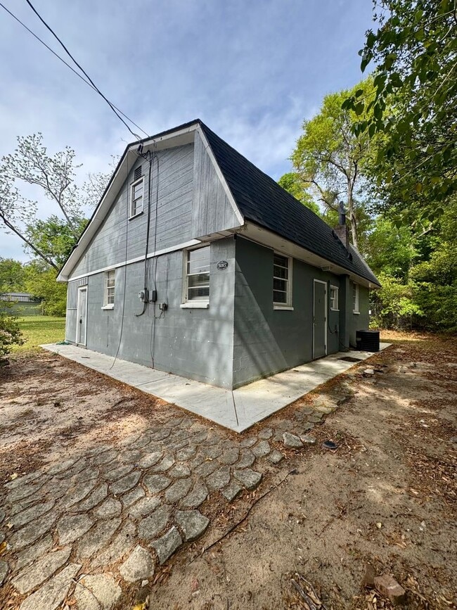 Building Photo - Unit B – Rear Home