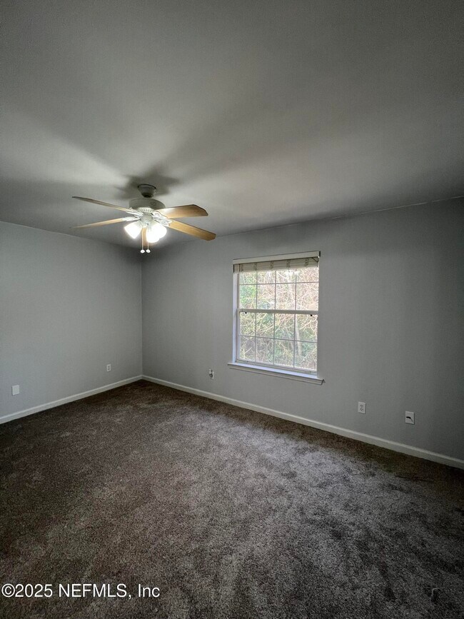 Building Photo - 3057 Camelliawood Cir E