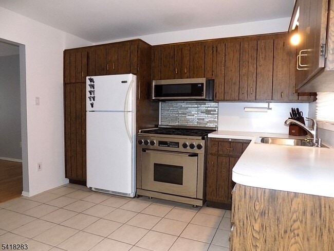 Building Photo - 18 Mandeville Ave