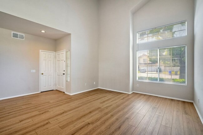 Building Photo - 4636 Doral Ct
