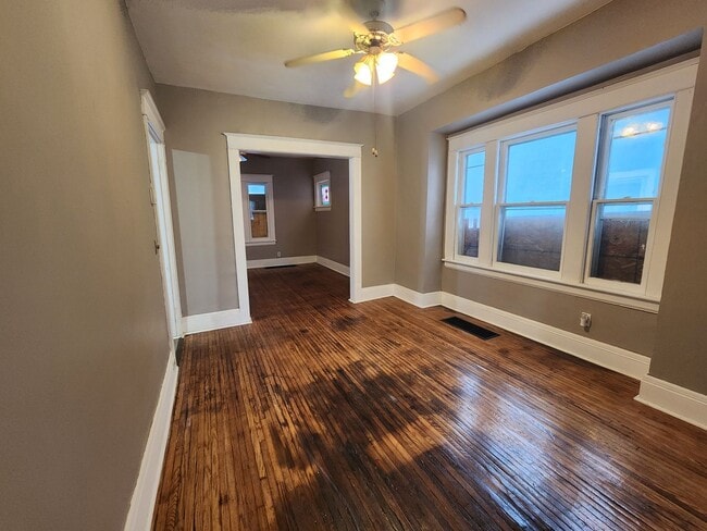 Building Photo - 4 Bedroom Single Family Home!