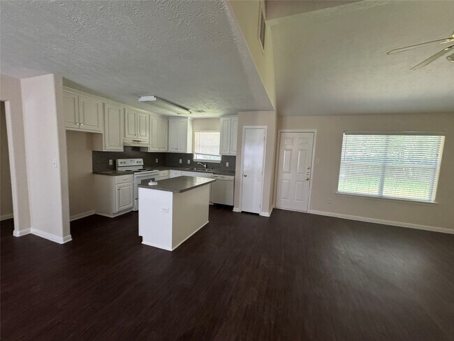Building Photo - 16310 Long Valley Ct