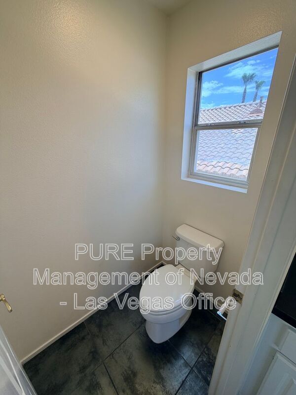 Building Photo - 925 Lexington Cross Dr