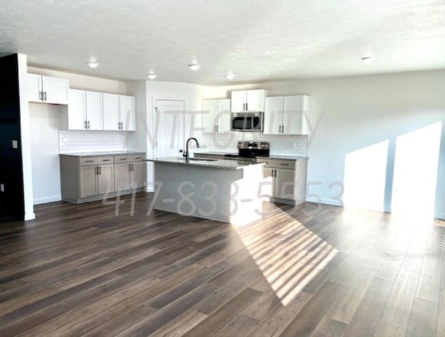 Building Photo - 800 Hoffman Hills Blvd