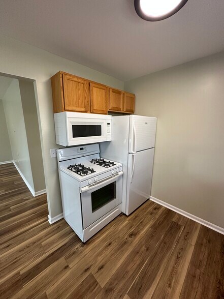 Building Photo - 32105 Knapp Ave