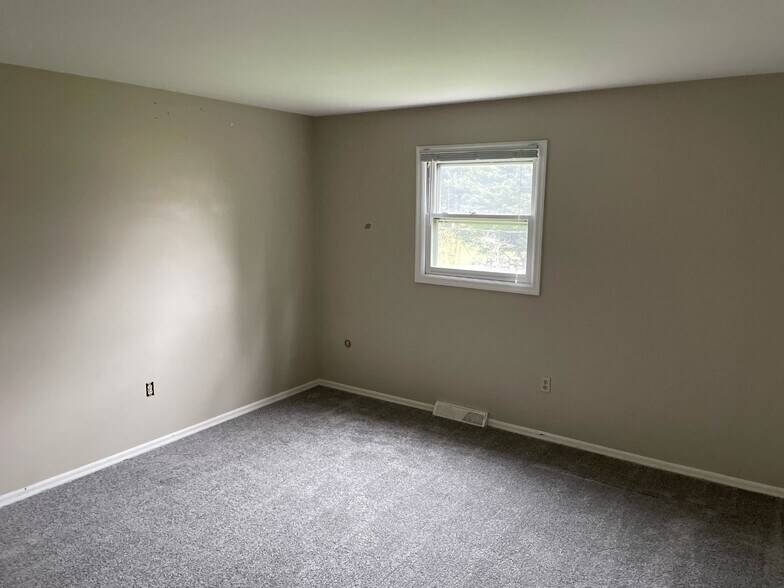 Building Photo - 906 Willcliff Dr