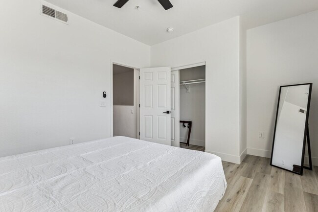 Building Photo - 6610 N 93rd Ave