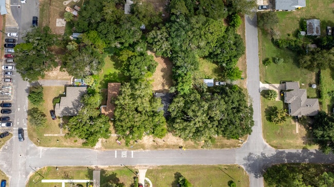 Building Photo - 324 Dixie St