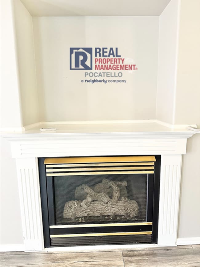 Building Photo - 5 Bedroom 3.5 Bath House - Pet Friendly