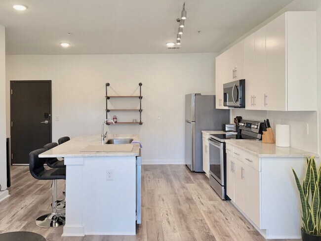 Building Photo - 525 Parkway Dr NE