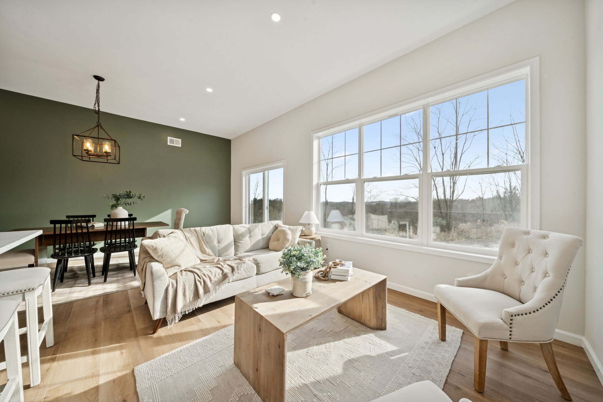 Building Photo - 2219 Lebanon Dr