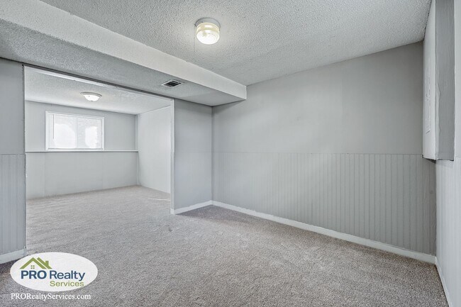 Building Photo - 4 Bedroom Home in Anoka